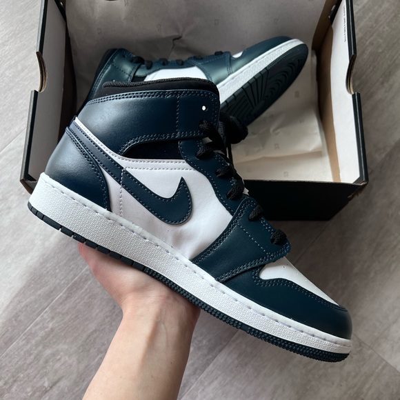 Jordan 1 Mid Armory Navy women’s 8.5 - Picture 3 of 6